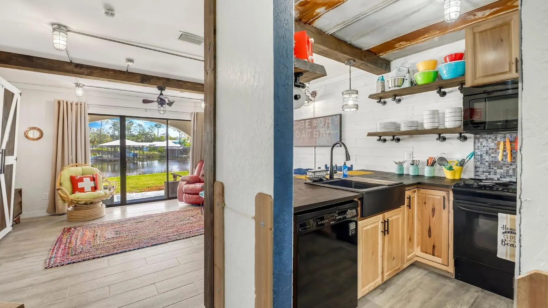 The Beachy Boater At St Thomas Square #305 By Nautical Properties Panama Stadt