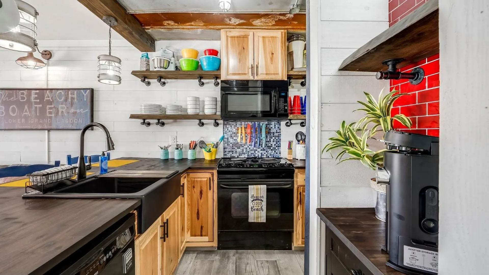 The Beachy Boater At St Thomas Square #305 By Nautical Properties Panama Stadt